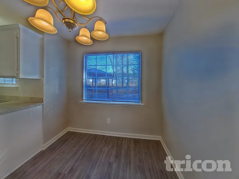 500 Rockhaven Dr — Photo 4