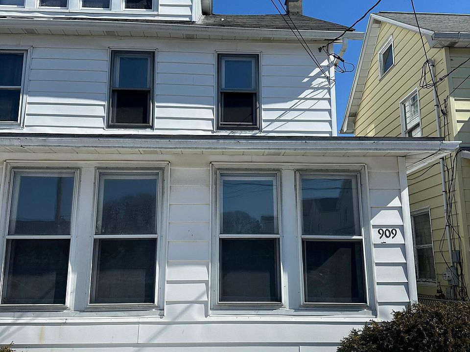 1st image of 909 Birkbeck St