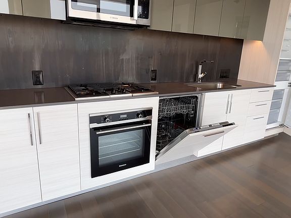 5th image of 1160 N Larrabee St #1305