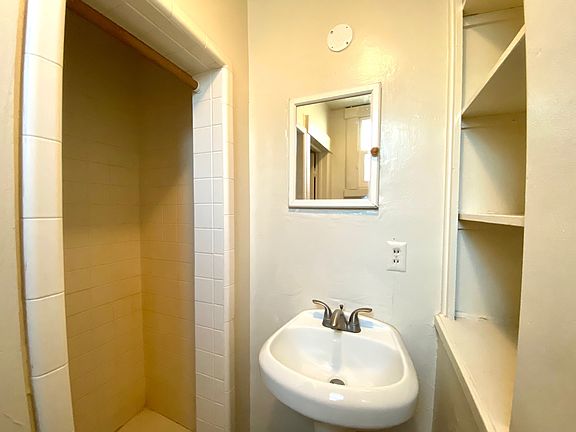 4th image of 6 Orange Dr APT 1