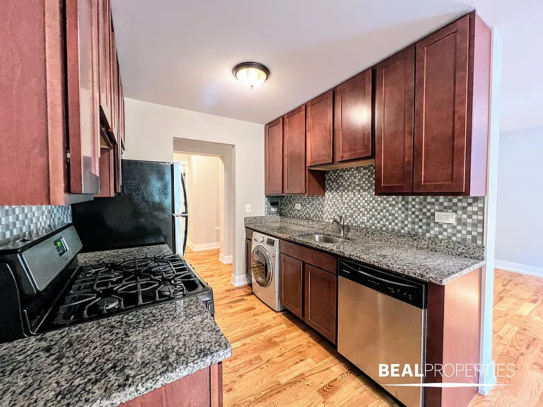 510 West Briar Place — Photo 17