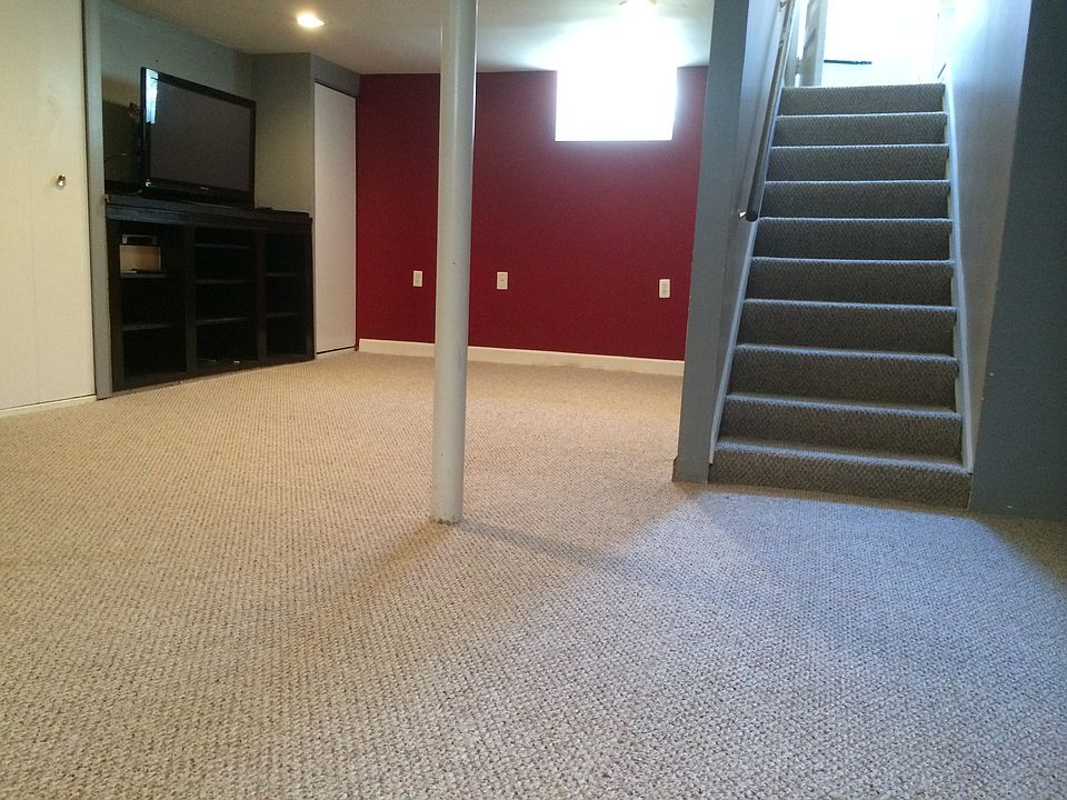2nd image of 2061 Kenmore Dr