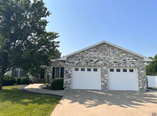 915 Cross St, Burlington, KS 66839