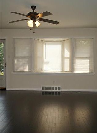 4th image of 4156 Davis St