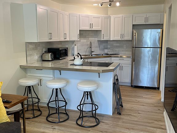 3rd image of 3207 N Pine Dr #B