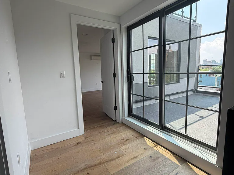311 Franklin Ave #6A — Photo 12