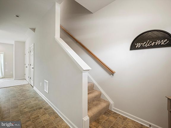 5th image of 262 Norland Knoll Dr