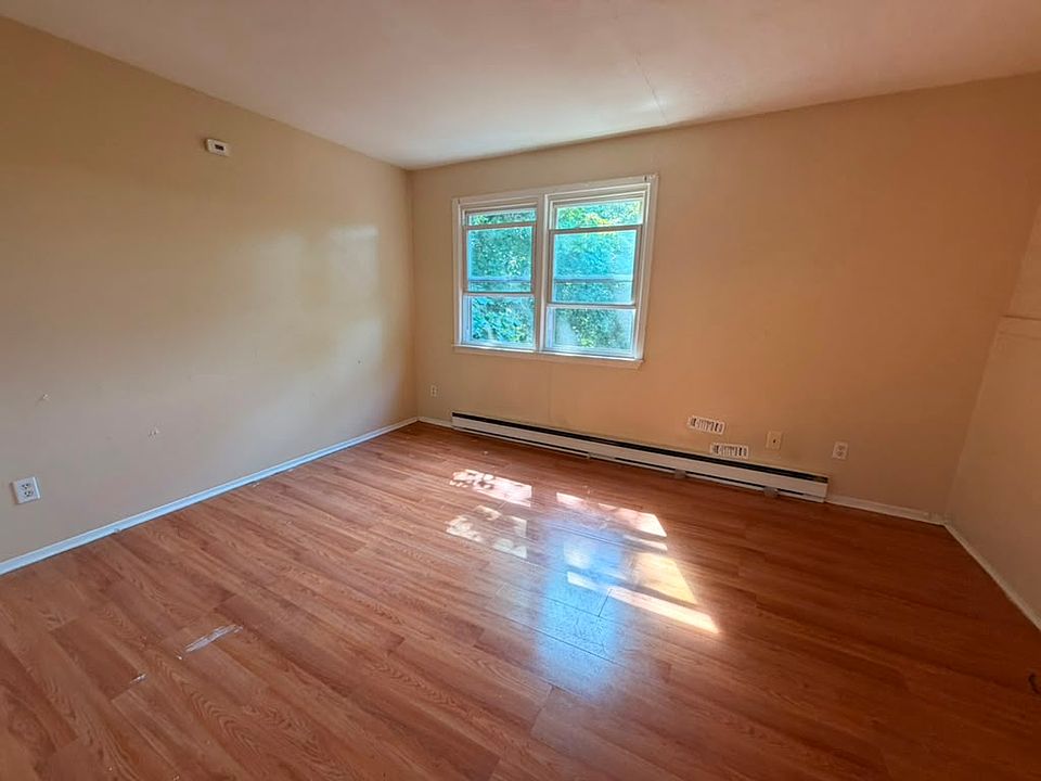 2nd image of 240 Sheffield Avenue # Fl 1ST
