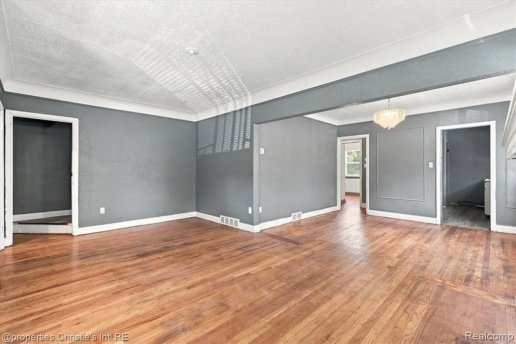 3 bed, 2.0 bath, 1366 sqft, $1,400 — Photo 4