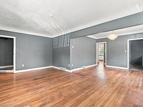 4th image of 10024 Mark Twain St