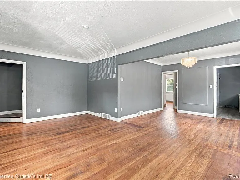 10024 Mark Twain St — Photo 4