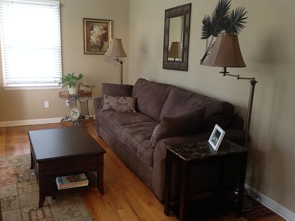 3rd image of 4909 W 56th St