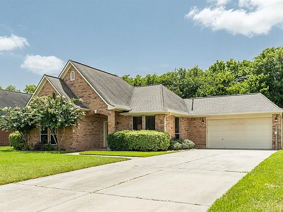 Spacious double driveway