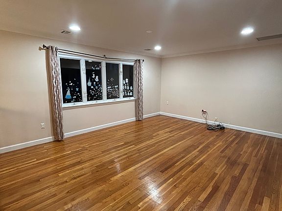 2nd image of 12 Runnymede Rd