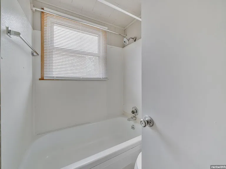 227 Garfield Ave — Photo 7