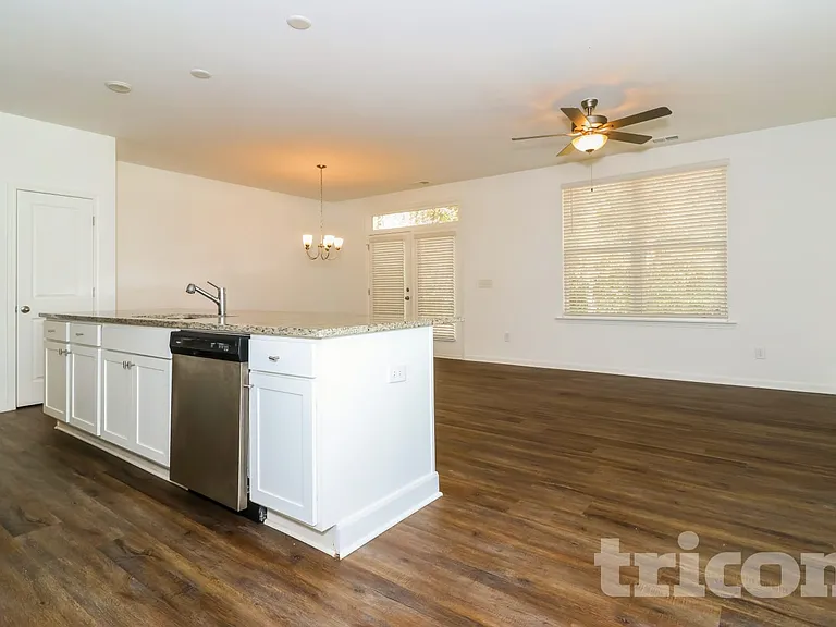 2105 Rosemary Park Ln — Photo 3