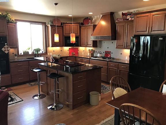 5th image of 1626 Lucca Ln