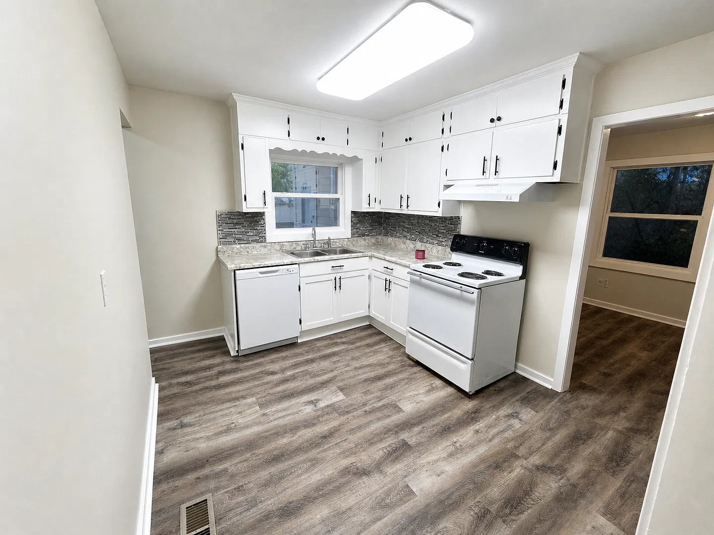3BR Huntsville Home | 1244 SF | Available Now! — Photo 4