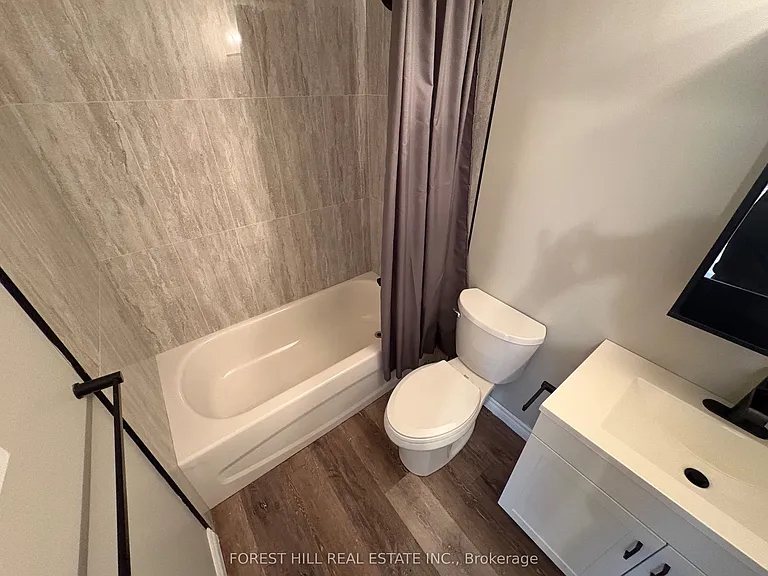 130 King St E #4 — Photo 13