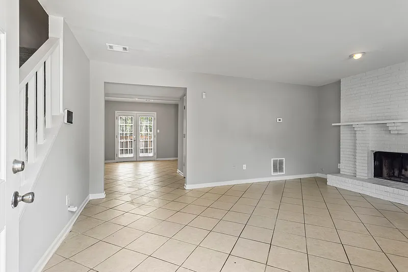 Building Photo - 930 Silverwood Dr