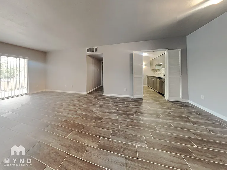 2230 S Piney Point Rd #204 — Photo 5