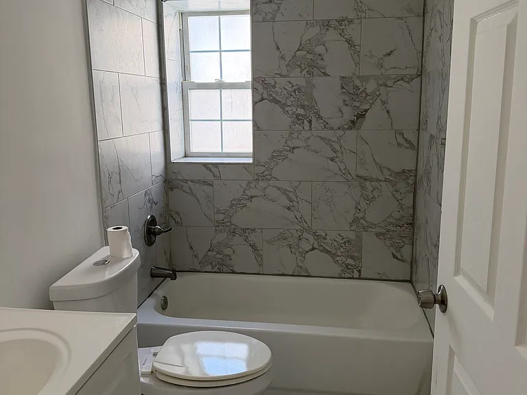 1358 University Ave #2 — Photo 11