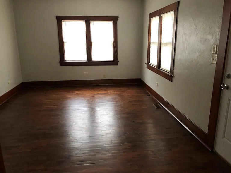225 N Charles St — Photo 3