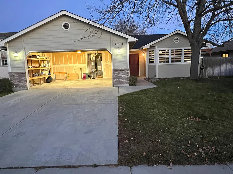 1012 N Silver Ash Ave — Photo 28