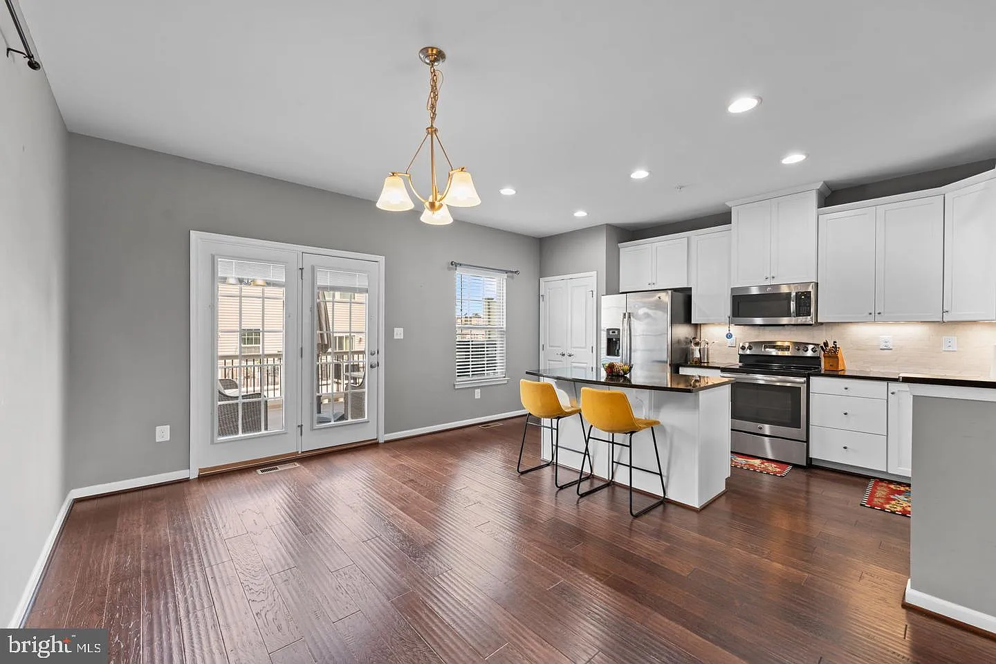 4 bed, 3.5 bath, 2472 sqft, $3,200 — Photo 4