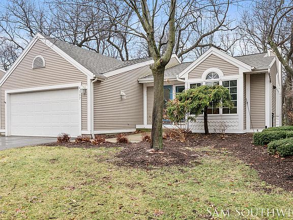 2nd image of 4337 Valleyside Dr NE