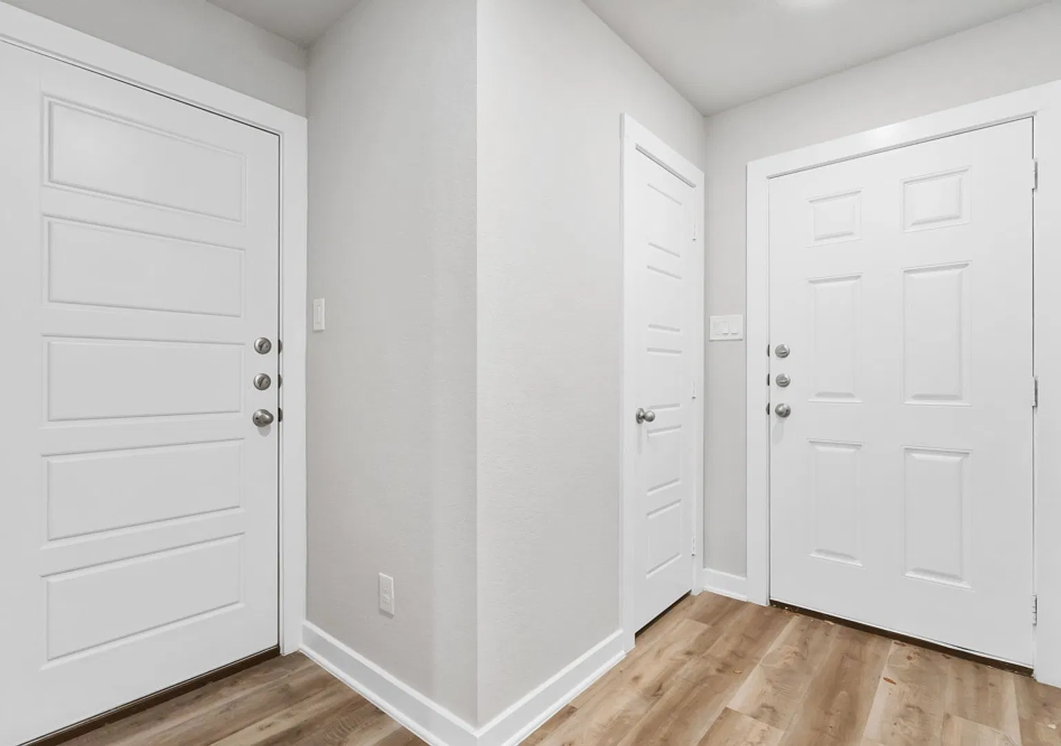One Month Free Rent With An 18-Month Lease! Modern 3-Bedroom Quadplex In Hunters Ranch | Open-Con... — Photo 3