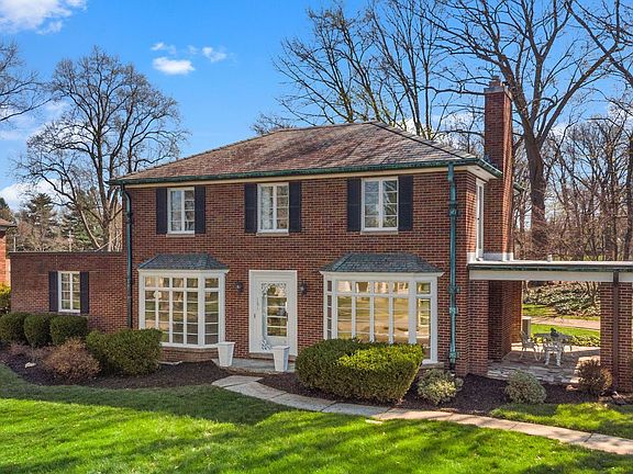 3rd image of 151 Woodhill Dr