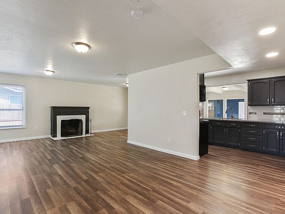 5th image of 2421 W Campus Ave