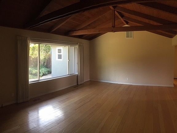 4th image of 2852 Castle Dr