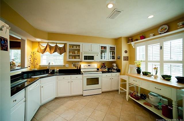 1st image of 135 Bastille Ct