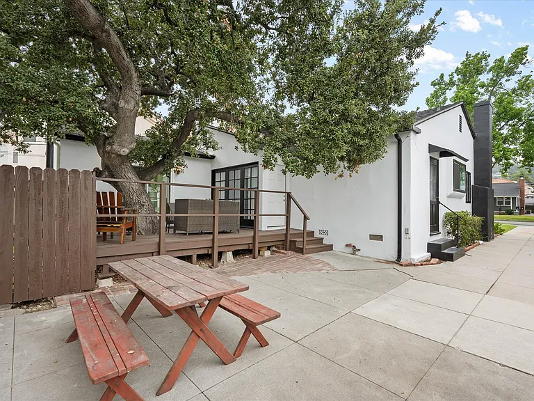 320 Laurel Ave — Photo 33