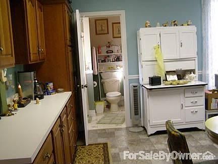 Cherry cabinets/ bath : Beautiful cherry cabinets/pantry in dining room & bath with shower