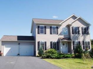 2 Anusesky Ln, Stillwater, NY 12170