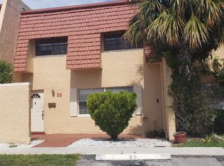26 Spinning Wheel Ln, Fort Lauderdale, FL 33319
