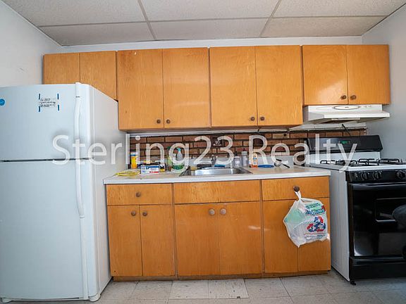 4th image of 25-21 14th St #2F