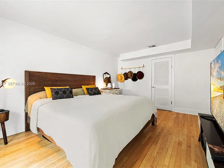 723 NE 112th St — Photo 15