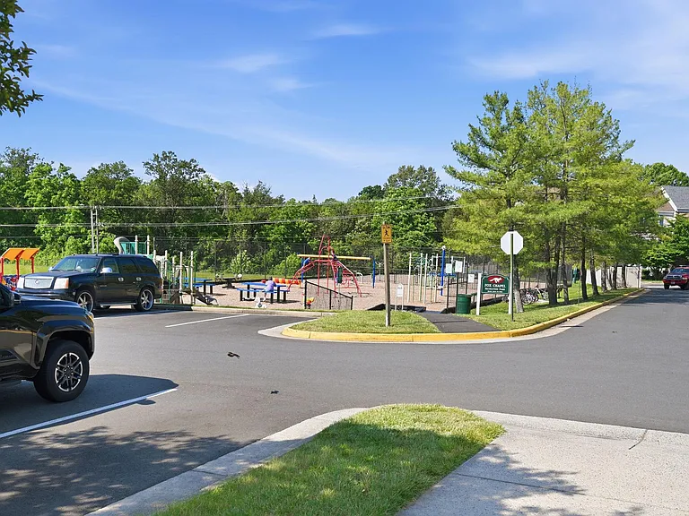 109 Fort Evans Rd SE #C — Photo 20