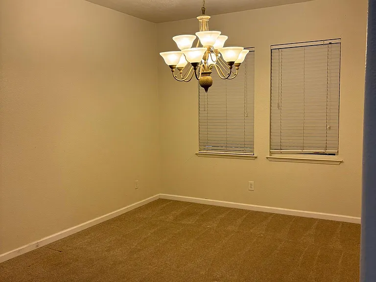 715 S Comunidad St — Photo 7