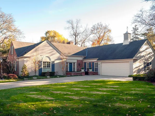 11 Waverly Ln, Grosse Pointe Farms, MI 48236