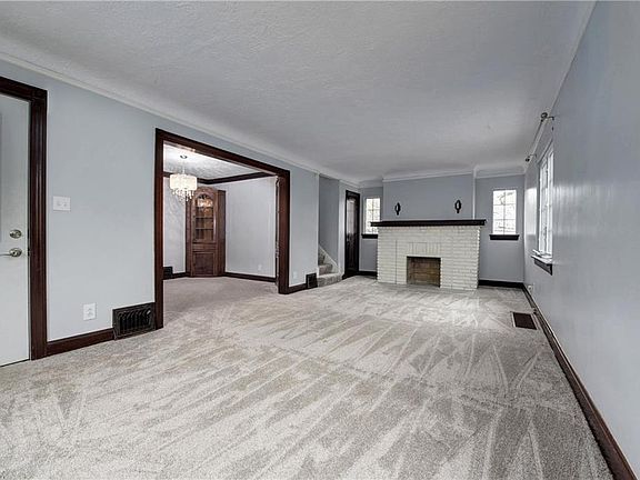 4th image of 17478 Woodford Ave