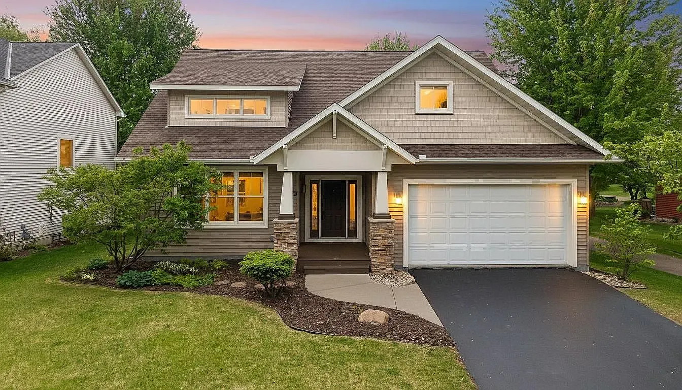 5 bed, 2483 sqft, $3,350 — Photo 2