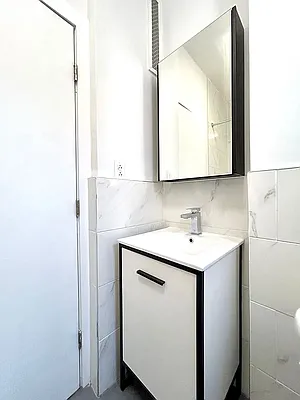 Rented by Pear NYC LLC | media 45