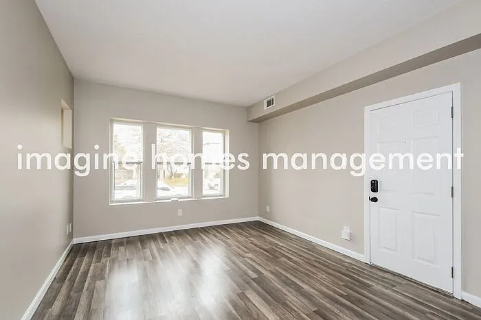 2 bed, 1.0 bath, 884 sqft, $1,295 — Photo 3