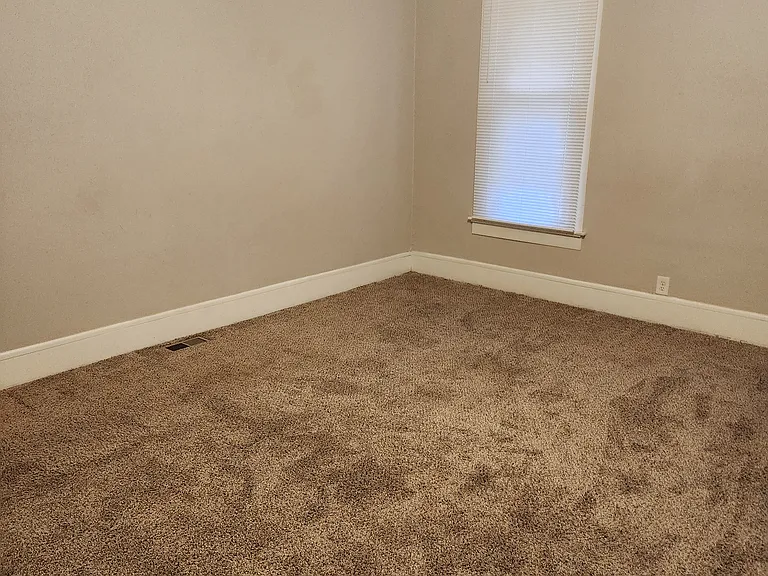 655 E Riverside Dr — Photo 9