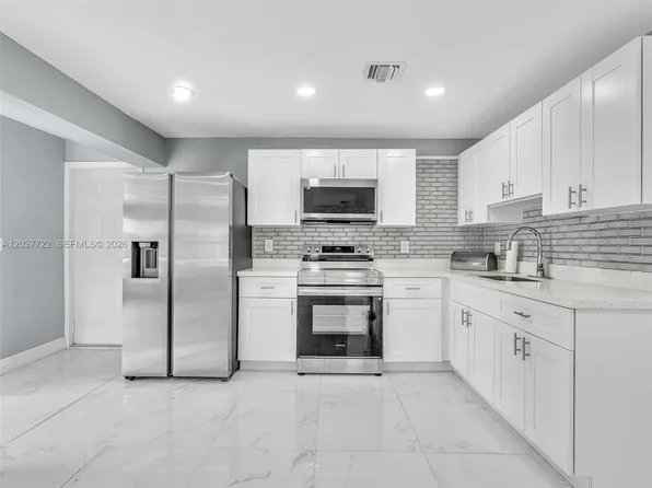 157 NE 6th Ct, Deerfield Beach, FL 33441